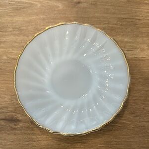 Anchor Hocking Milk Glass Swirl Saucer Scalloped Edge Gold Trim Dinner‎ Wear USA
